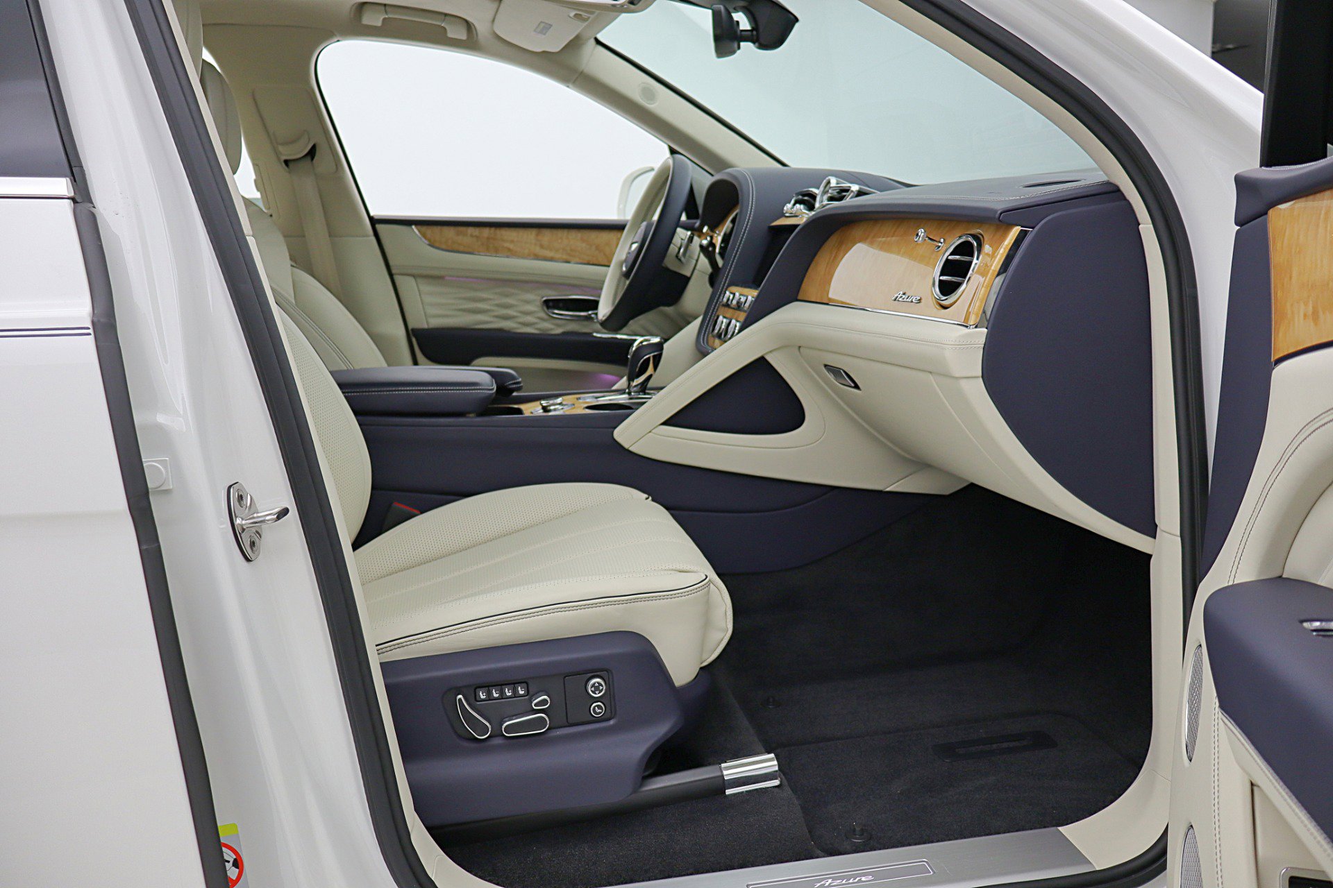 Used 2024 Bentley Bentayga image 37