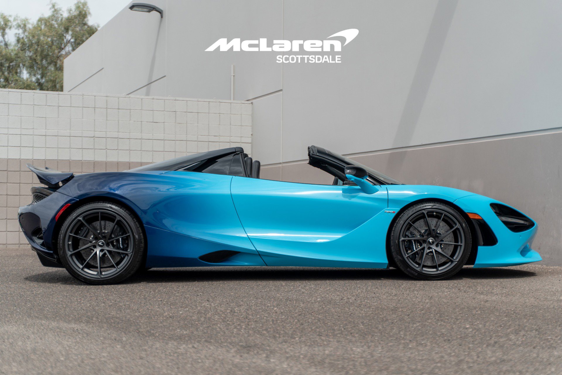Used 2025 McLaren 750S Spider RWD image 8