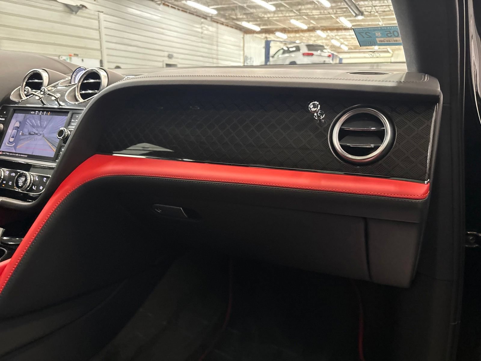 Used 2020 Bentley Bentayga AWD/4WD image 27