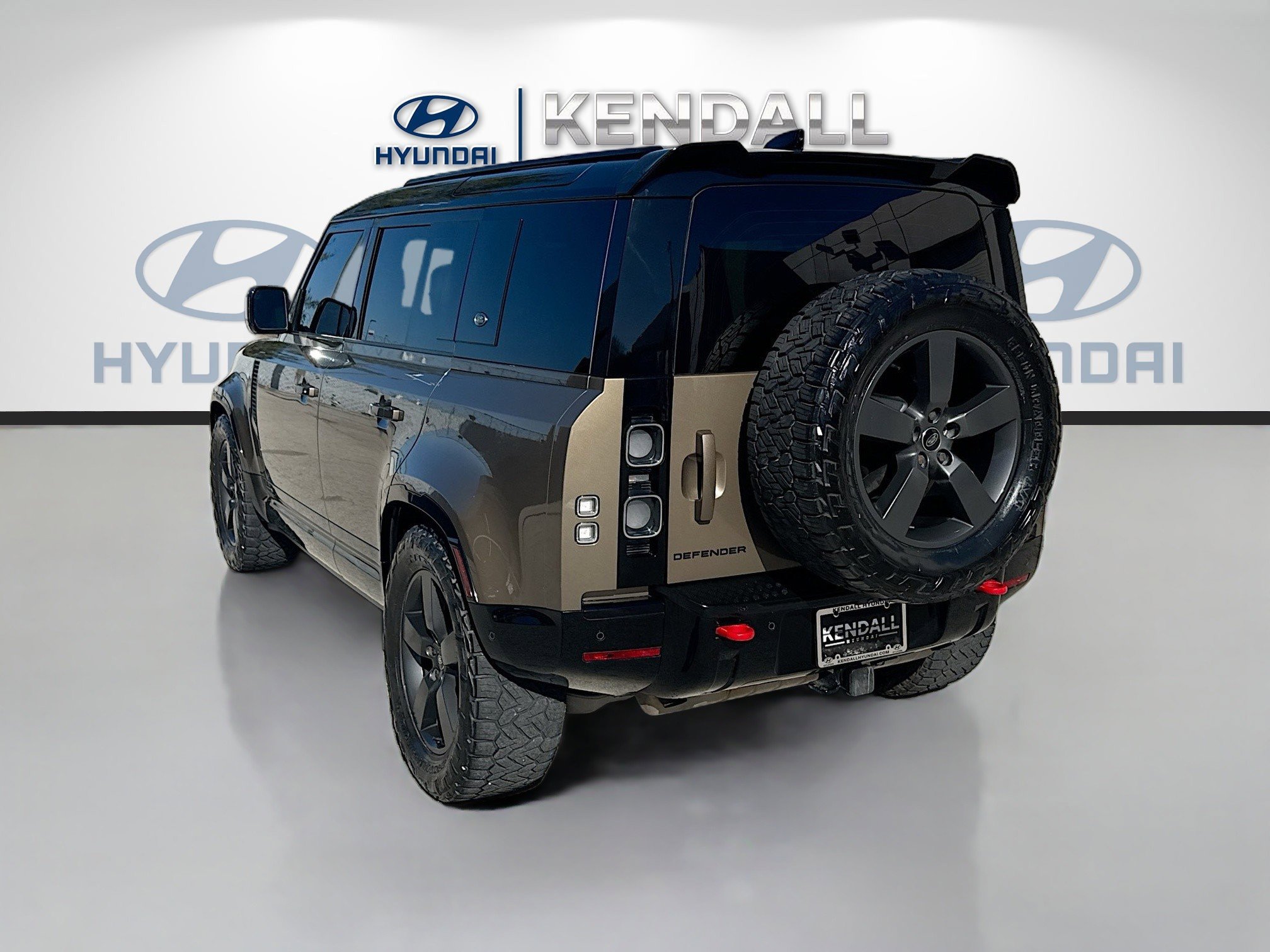 Used 2023 Land Rover Defender 110 X image 4