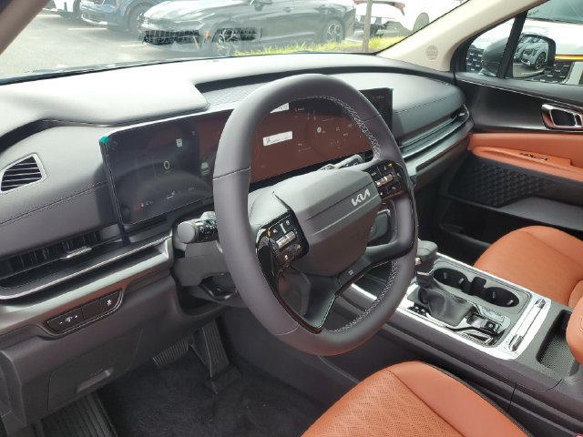 New 2027 Kia Carnival SX w/ Dark Edition Package FWD image 24