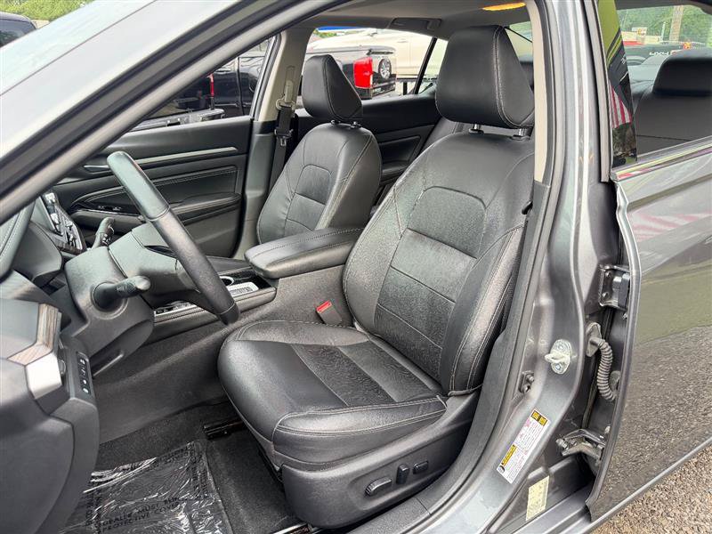 Used 2020 Nissan Altima 2.0 Platinum FWD image 16