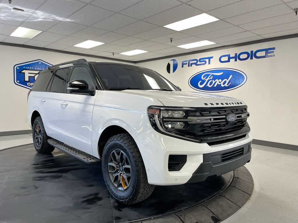 Used 2025 Ford Expedition Tremor AWD/4WD image 16