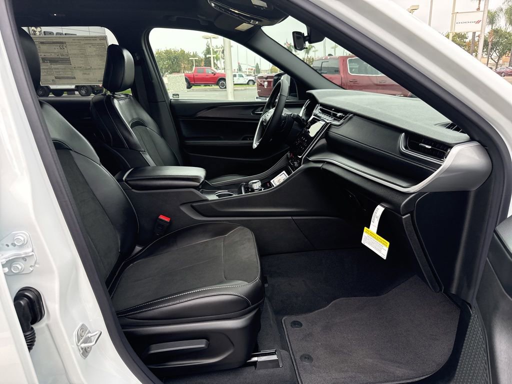 New 2025 Jeep Grand Cherokee Altitude AWD/4WD image 15
