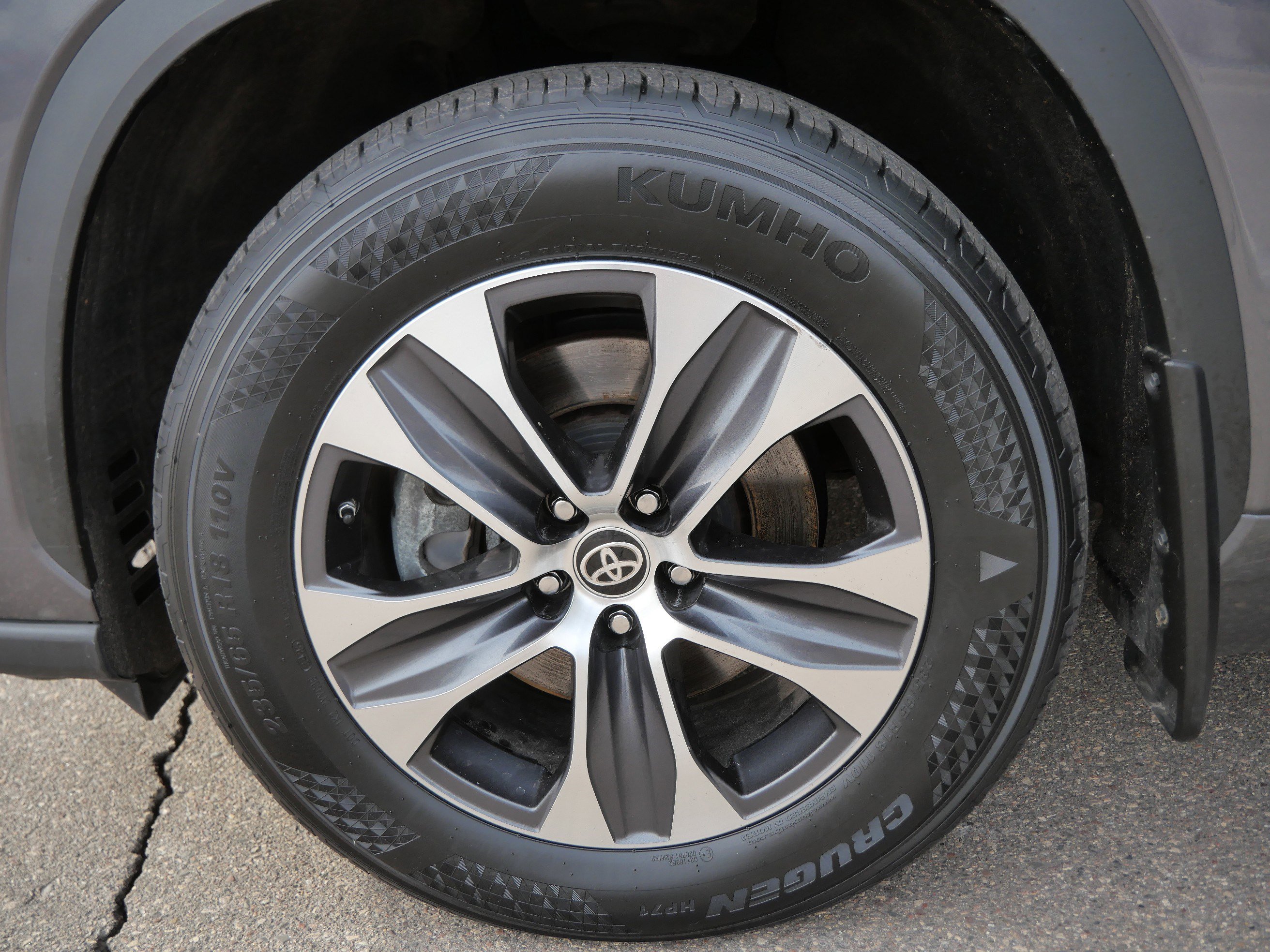 Certified 2024 Toyota Highlander XLE image 16