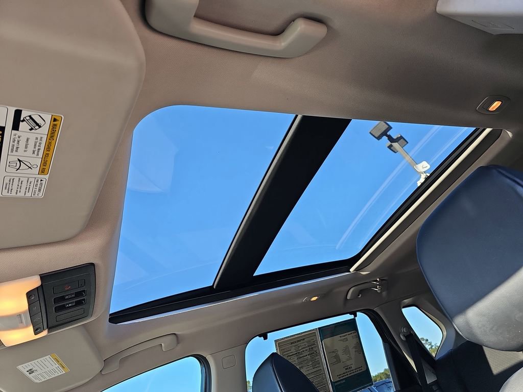 Used 2025 Nissan Rogue SV w/ SV Premium Package image 33