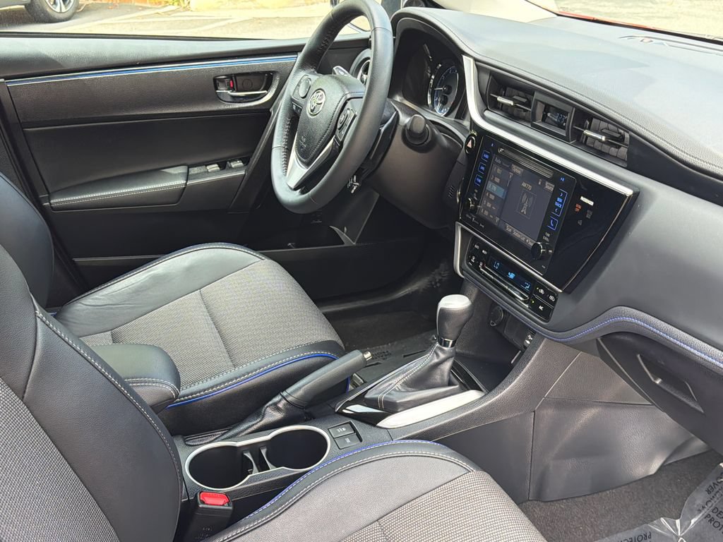 Used 2017 Toyota Corolla SE w/ SE Premium Package FWD image 13
