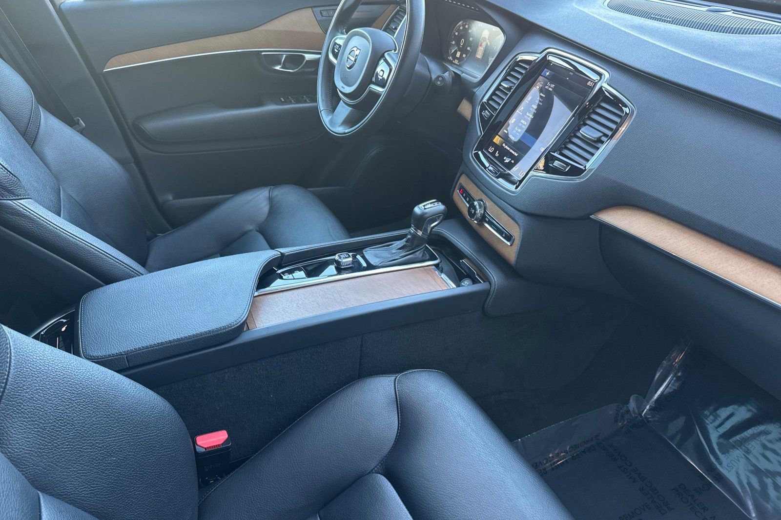 Used 2022 Volvo XC90 T5 Momentum w/ Advanced Package image 17