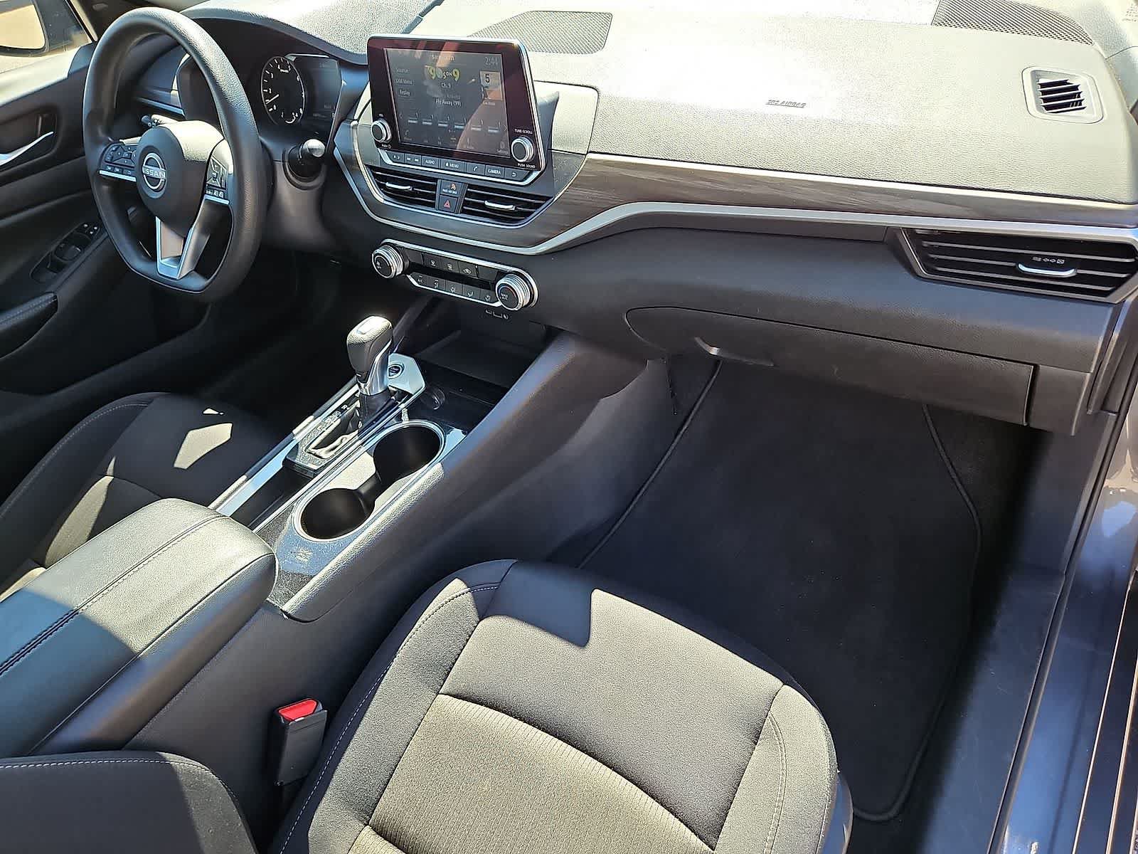 Used 2024 Nissan Altima 2.5 SV FWD image 32