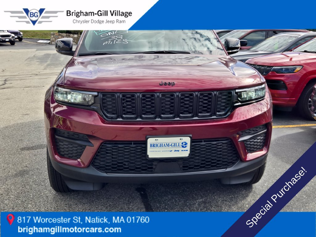 Used 2025 Jeep Grand Cherokee Altitude AWD/4WD image 4