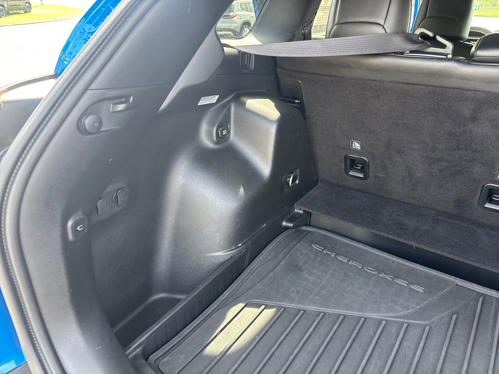 Used 2021 Jeep Cherokee Latitude Lux 80th Anniv w/ Quick Order Package 26U 80TH FWD image 47