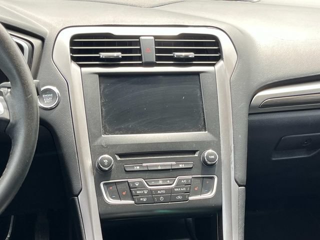 Used 2017 Ford Fusion SE w/ Fusion SE Technology Package FWD image 15
