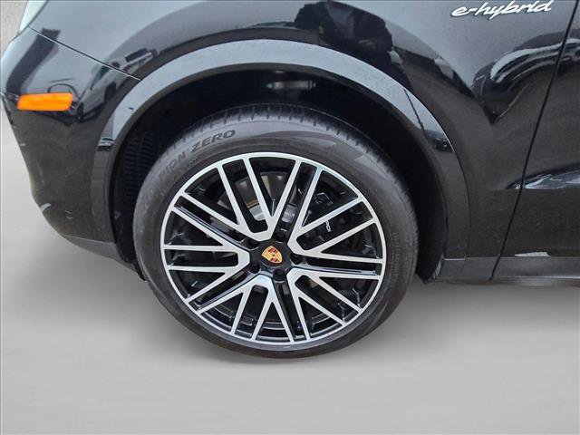 Used 2025 Porsche Cayenne E-Hybrid image 22