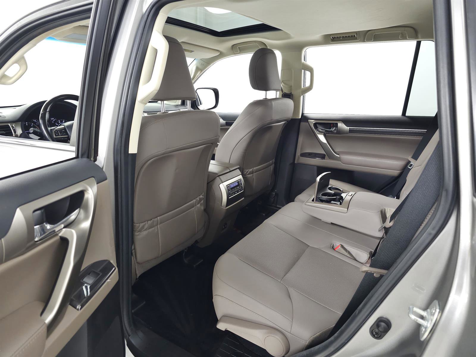 Used 2020 Lexus GX 460 Premium w/ Premium Package AWD/4WD image 31