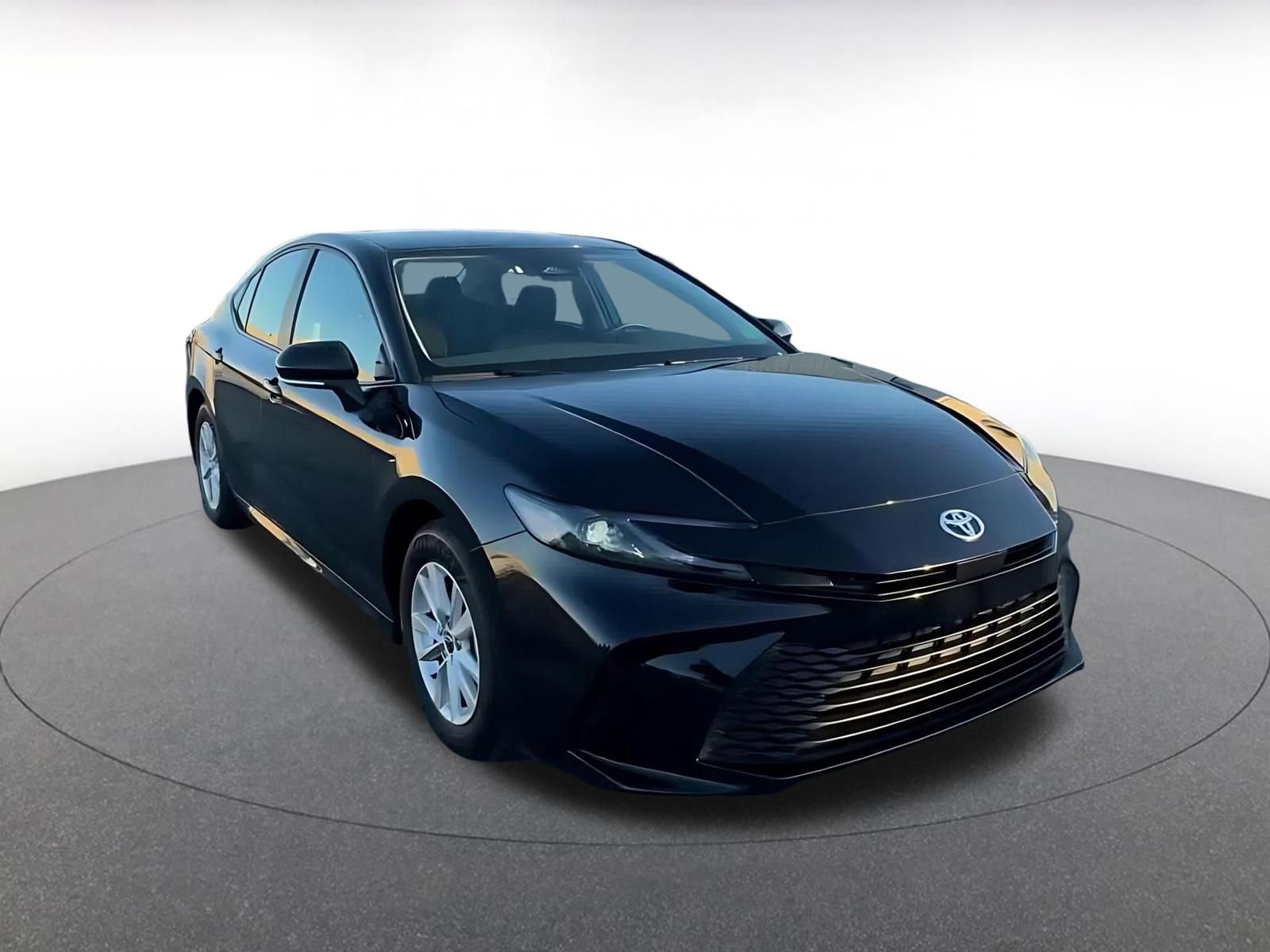 Used 2025 Toyota Camry LE image 3