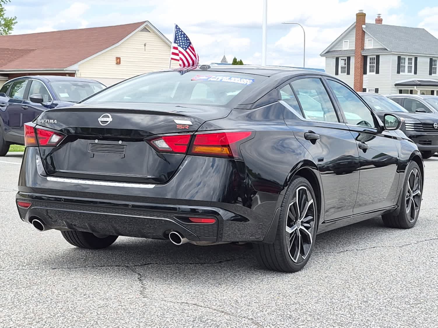 Used 2023 Nissan Altima 2.5 SR FWD image 3