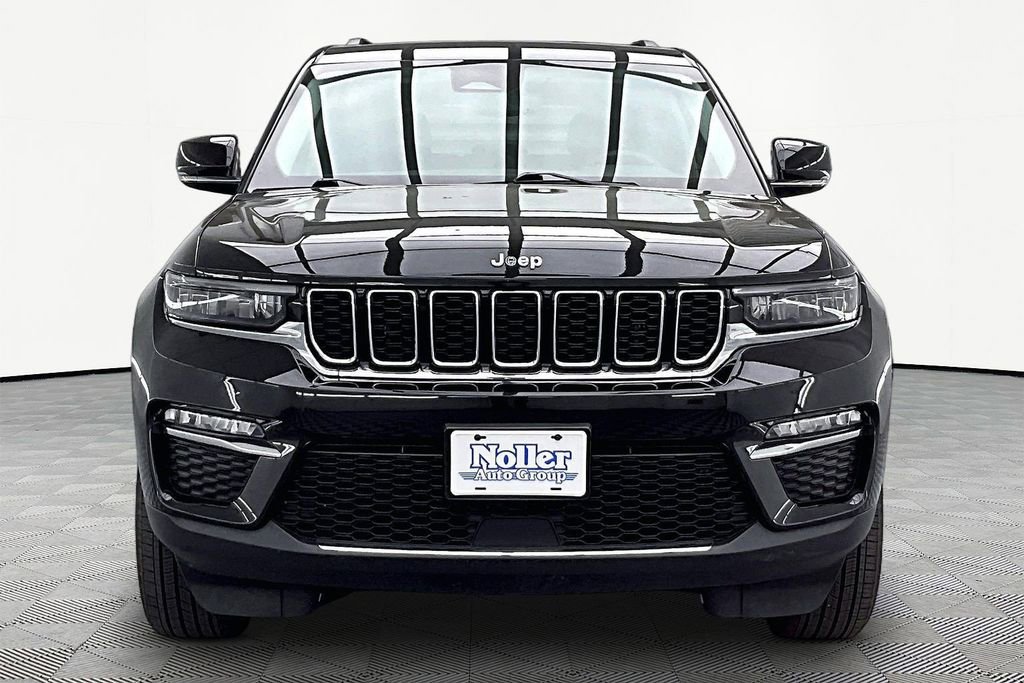 Used 2023 Jeep Grand Cherokee Limited w/ Trailer Tow Prep Group (B) AWD/4WD image 3