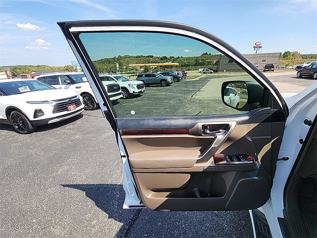 Used 2017 Lexus GX 460 image 12