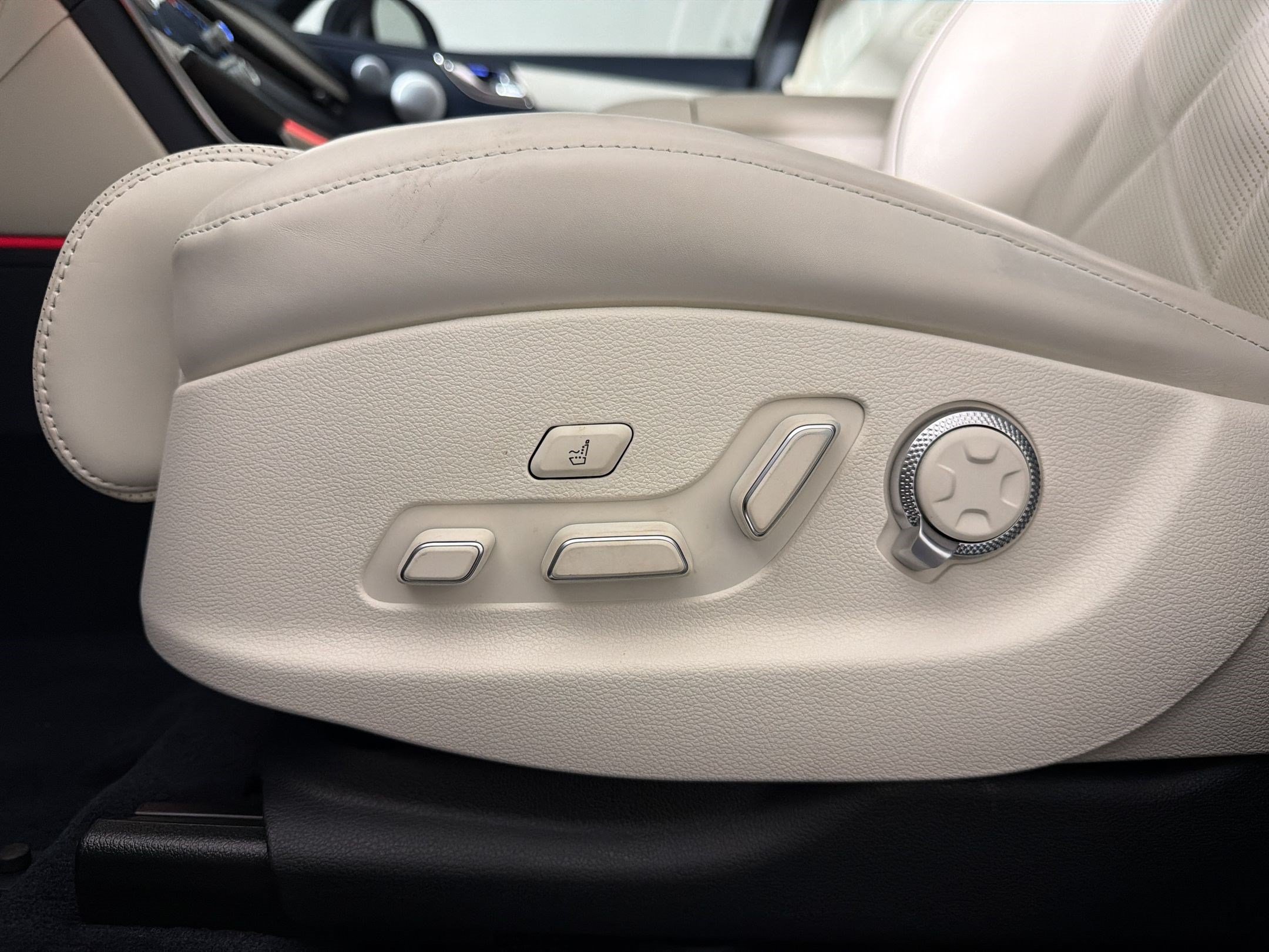 Used 2025 Genesis GV80 3.5T Prestige AWD/4WD image 12