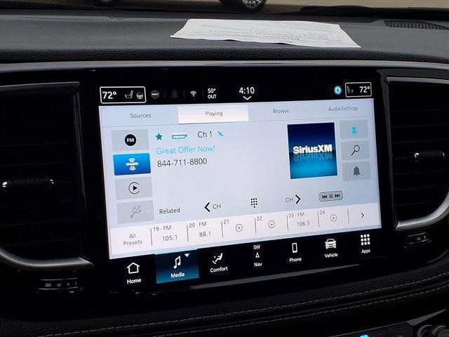 Used 2025 Chrysler Pacifica Limited image 12