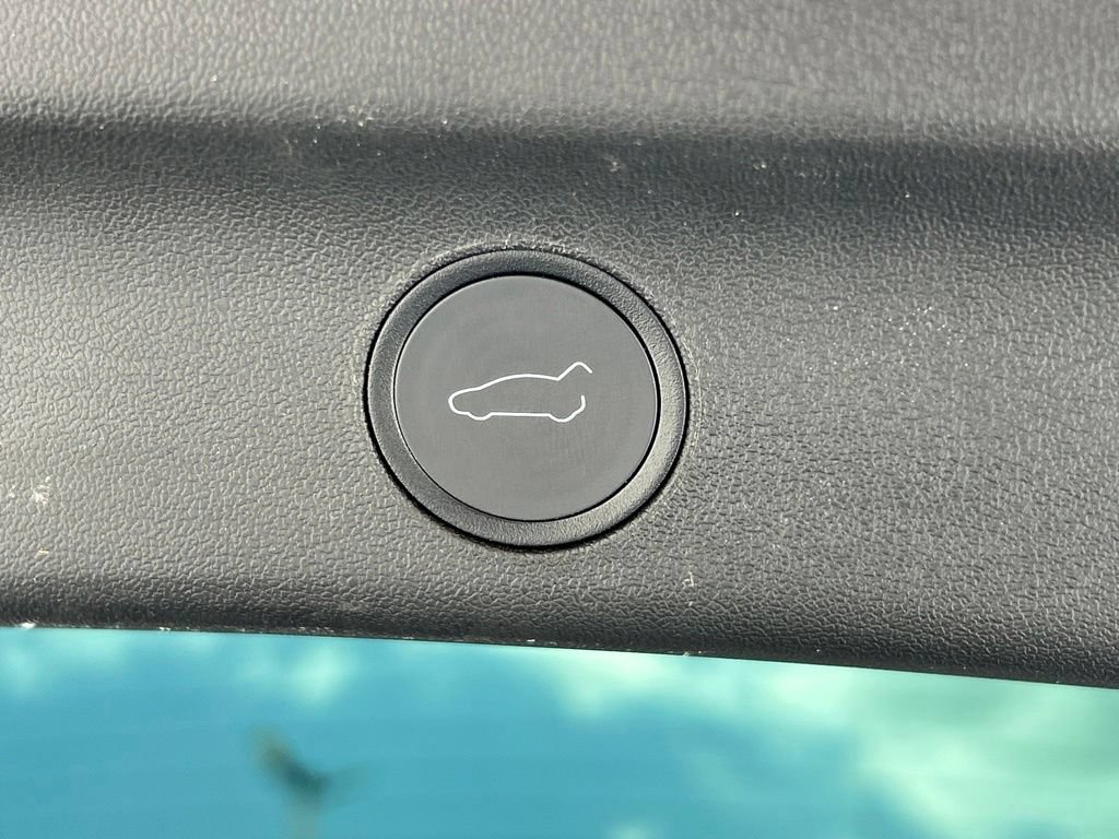 Used 2022 Tesla Model Y Long Range AWD/4WD image 44
