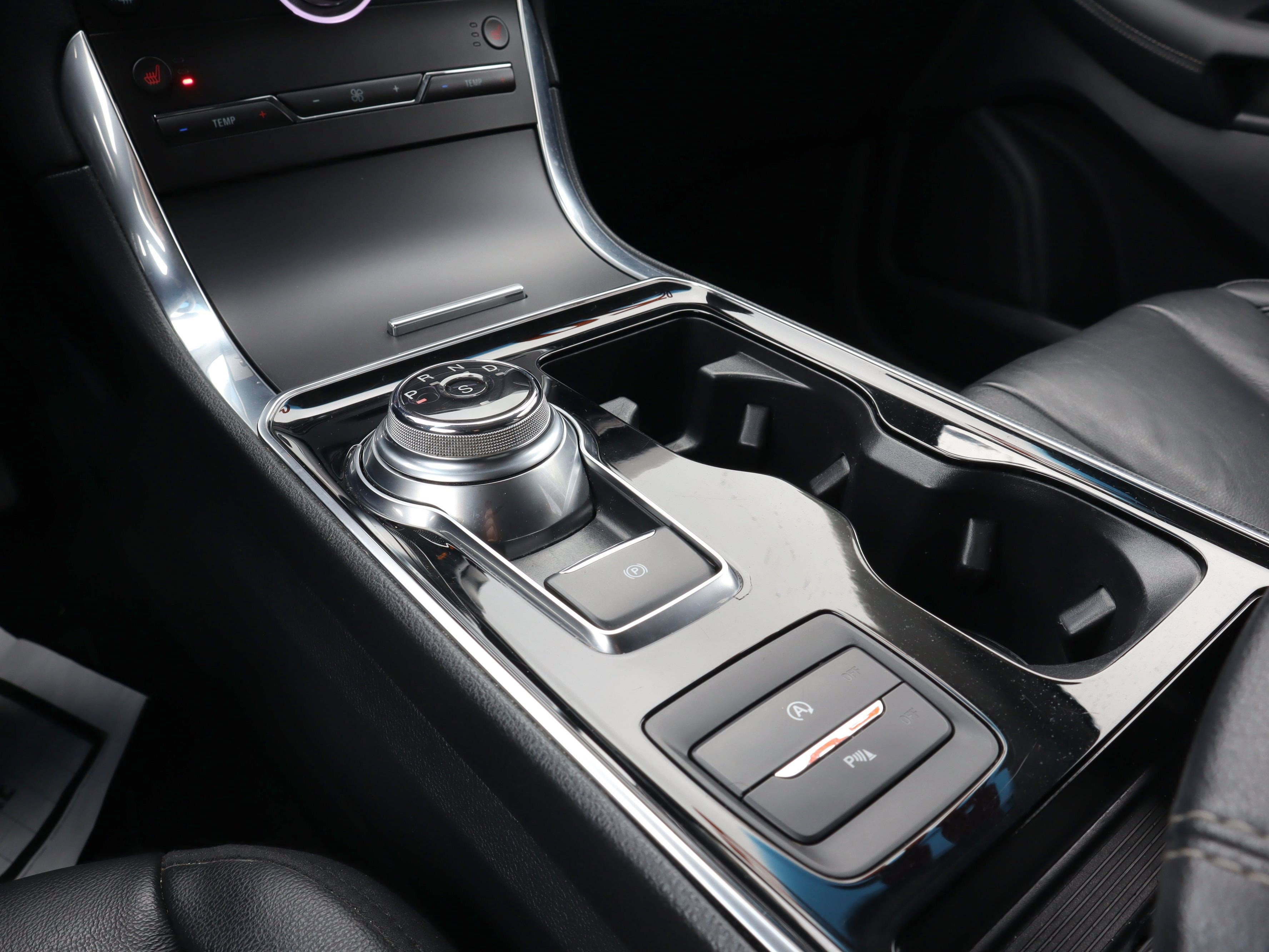 Used 2020 Ford Edge Titanium image 14