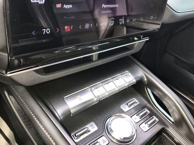 Used 2025 Lincoln Nautilus Premier w/ Jet Appearance Package image 19