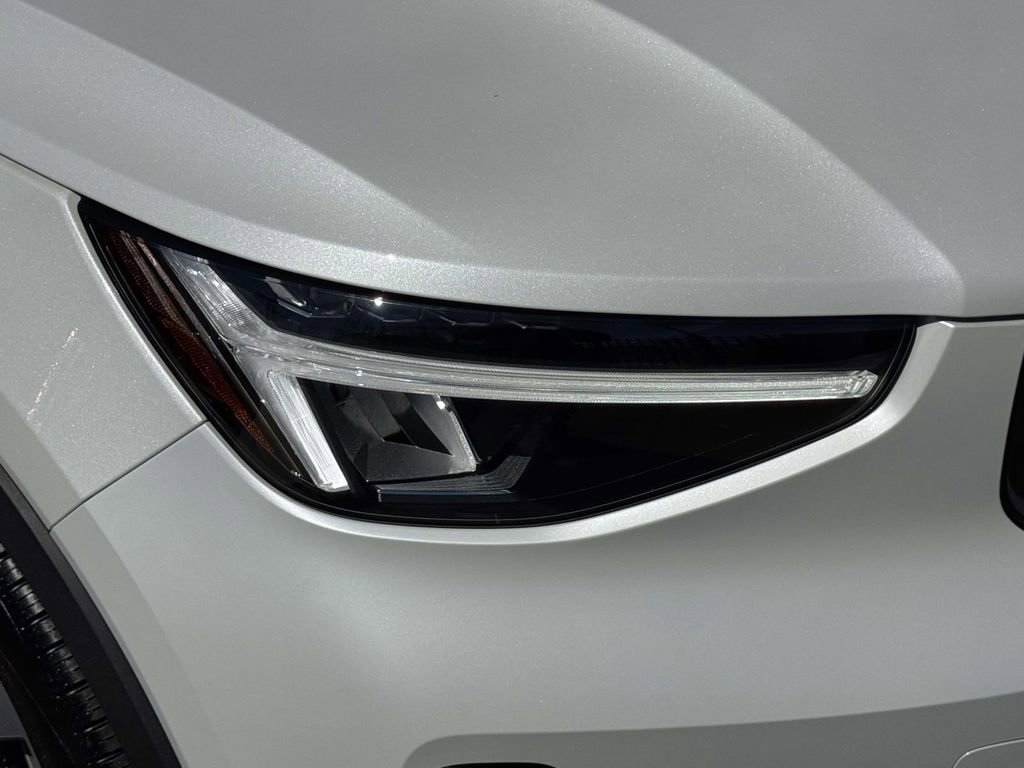 Certified 2026 Volvo XC40 B5 Plus w/ Climate Package image 7