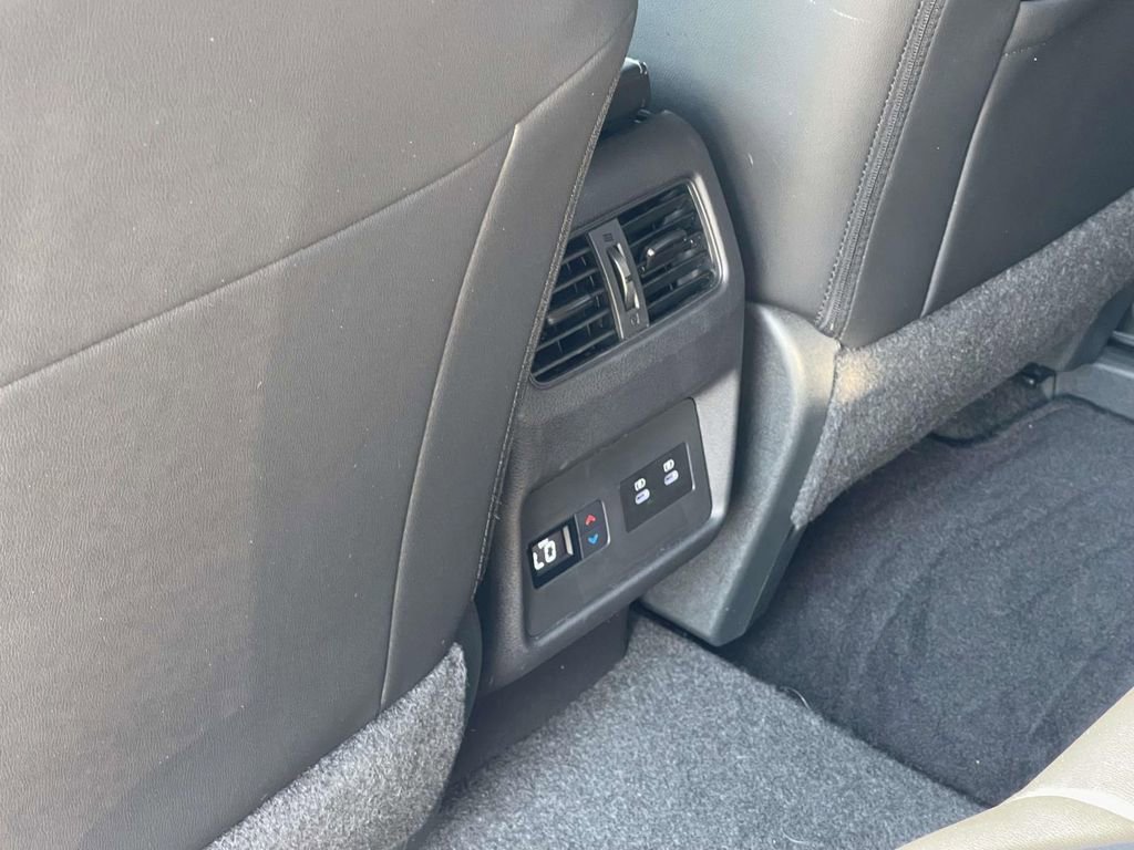 Used 2024 Nissan Rogue SL w/ SL Premium Package image 12