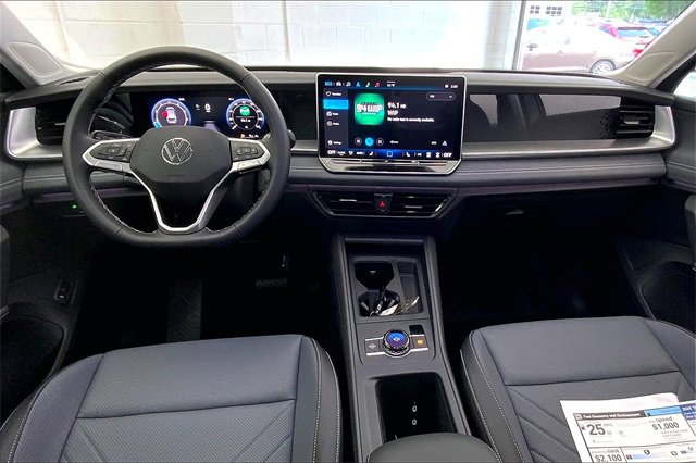 New 2025 Volkswagen Tiguan SE image 6
