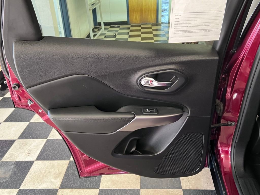 Used 2019 Jeep Cherokee Limited image 45