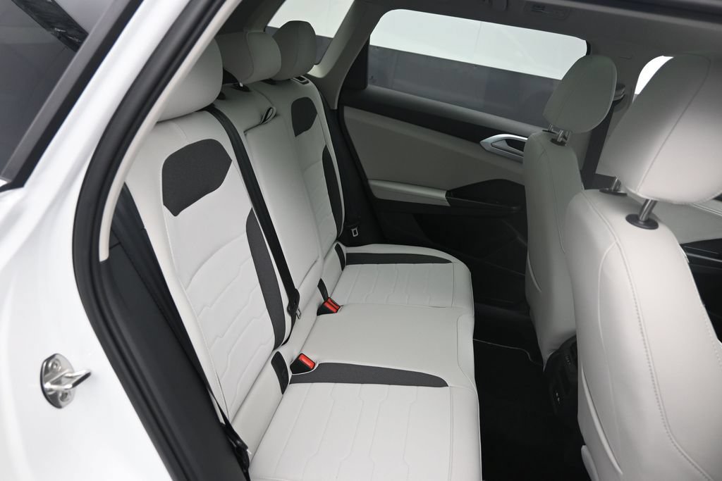 New 2026 Volkswagen Taos SE FWD image 25