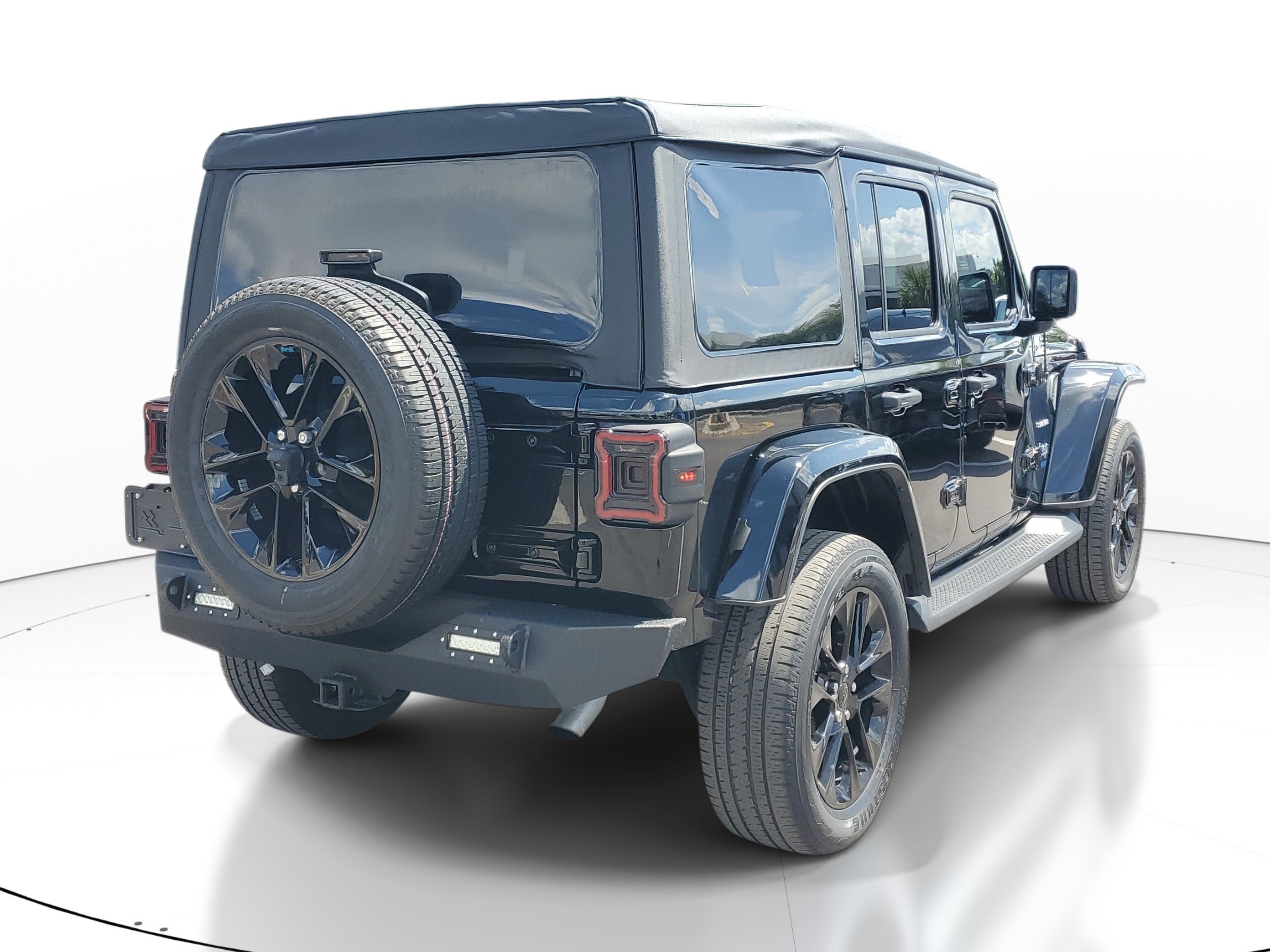 Used 2022 Jeep Wrangler Unlimited Sahara AWD/4WD image 6