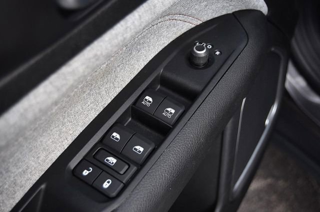 Used 2022 Jeep Compass Latitude w/ Sun and Sound Group image 8