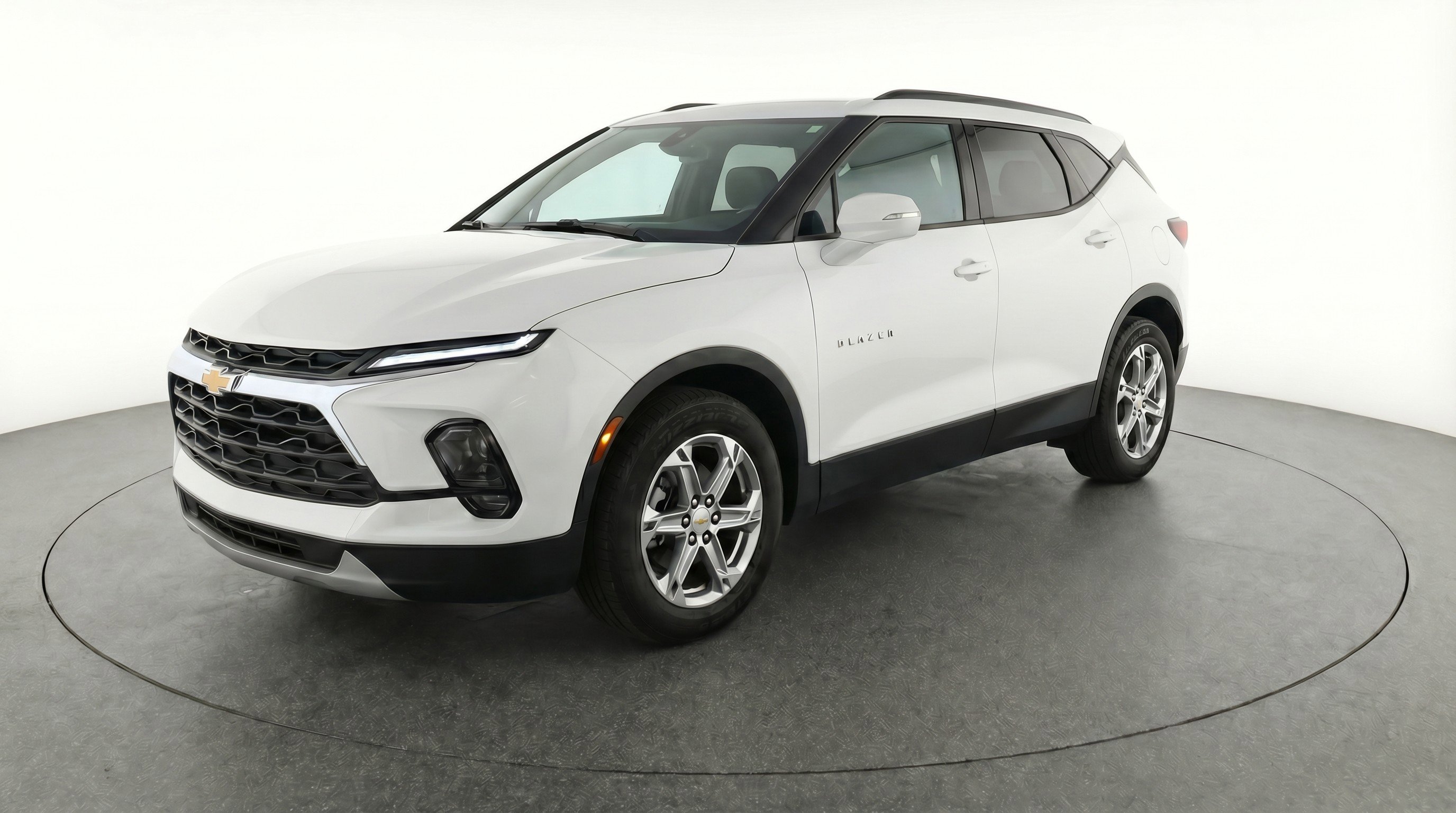 Used 2025 Chevrolet Blazer LT image 3
