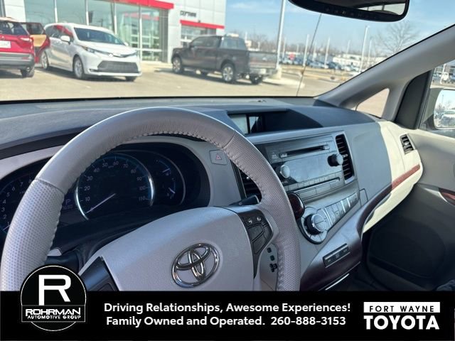 Used 2013 Toyota Sienna XLE w/ Preferred Accessory Pkg image 3