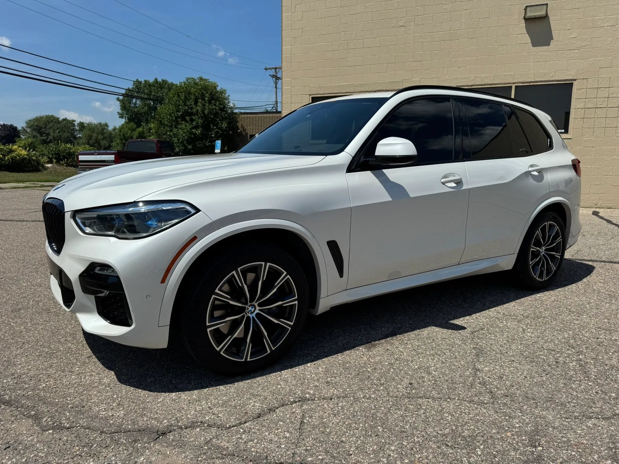 Used 2021 BMW X5 xDrive40i w/ M Sport Package AWD/4WD image 4