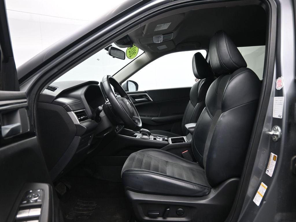 Used 2024 Mitsubishi Outlander SE image 25