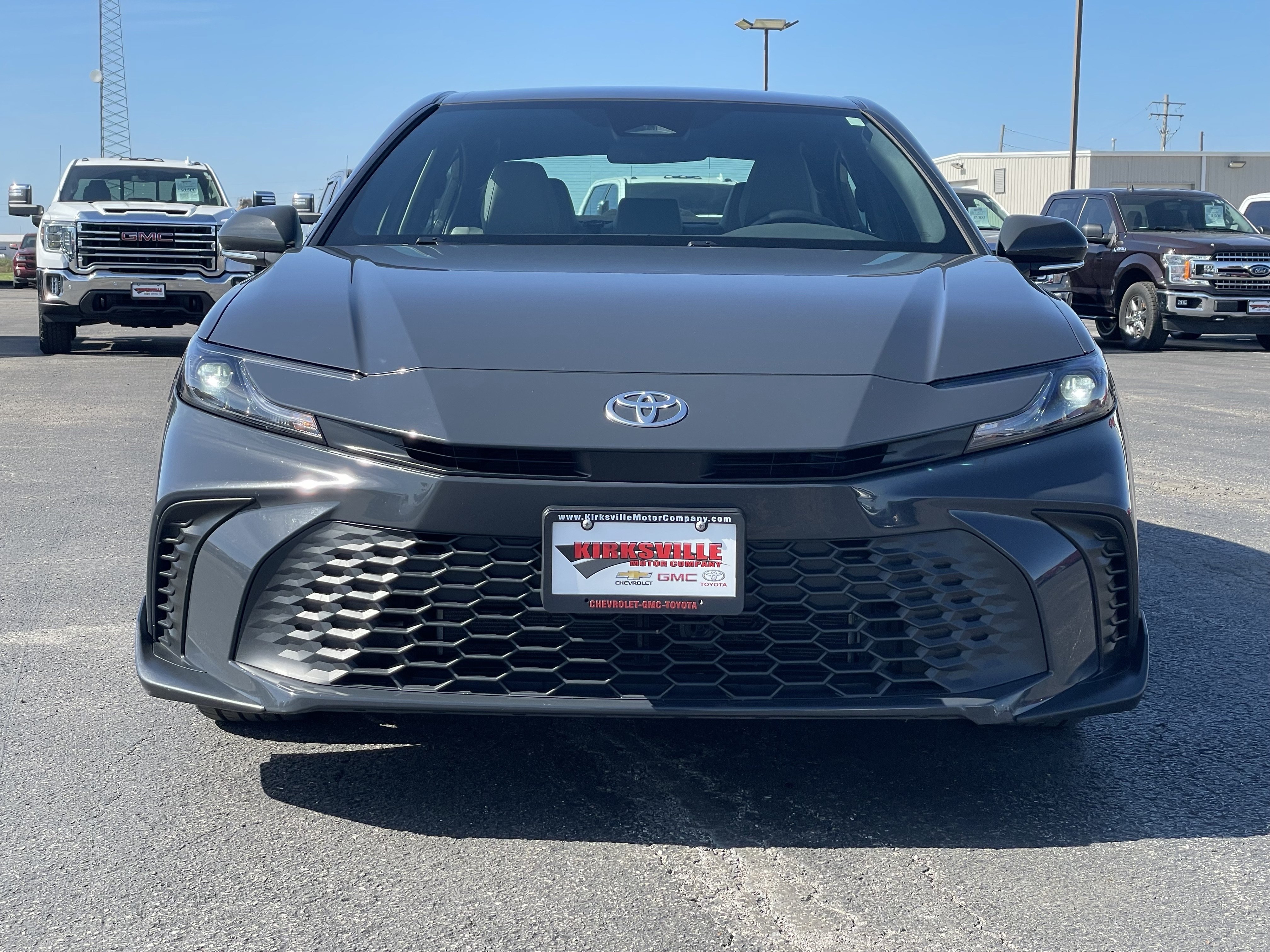 Used 2025 Toyota Camry SE FWD image 8