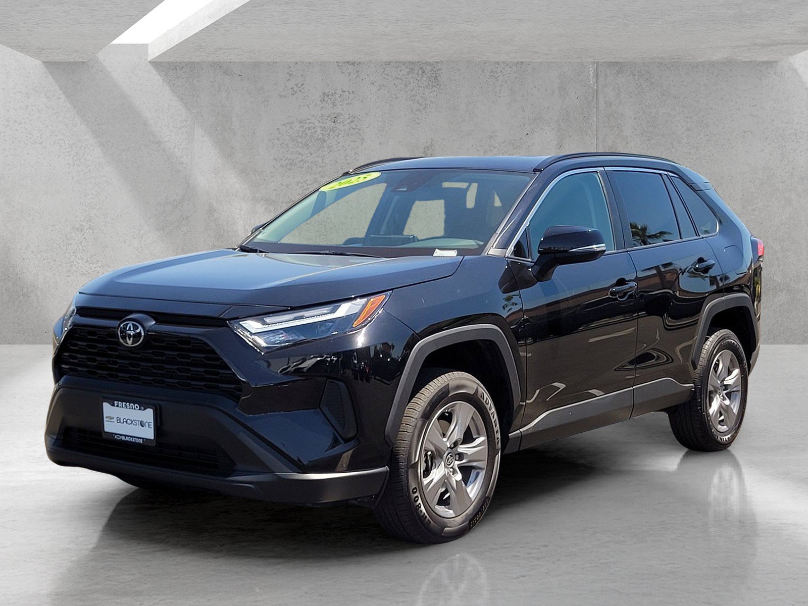 Used 2025 Toyota RAV4 XLE AWD/4WD image 9