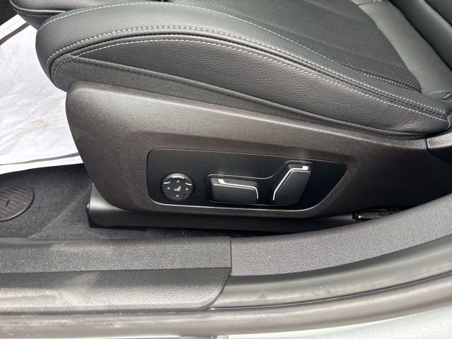 Used 2025 BMW 330i xDrive Sedan AWD/4WD image 11