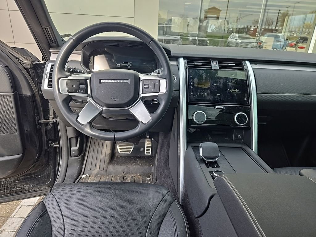 Certified 2024 Land Rover Discovery Dynamic SE image 14