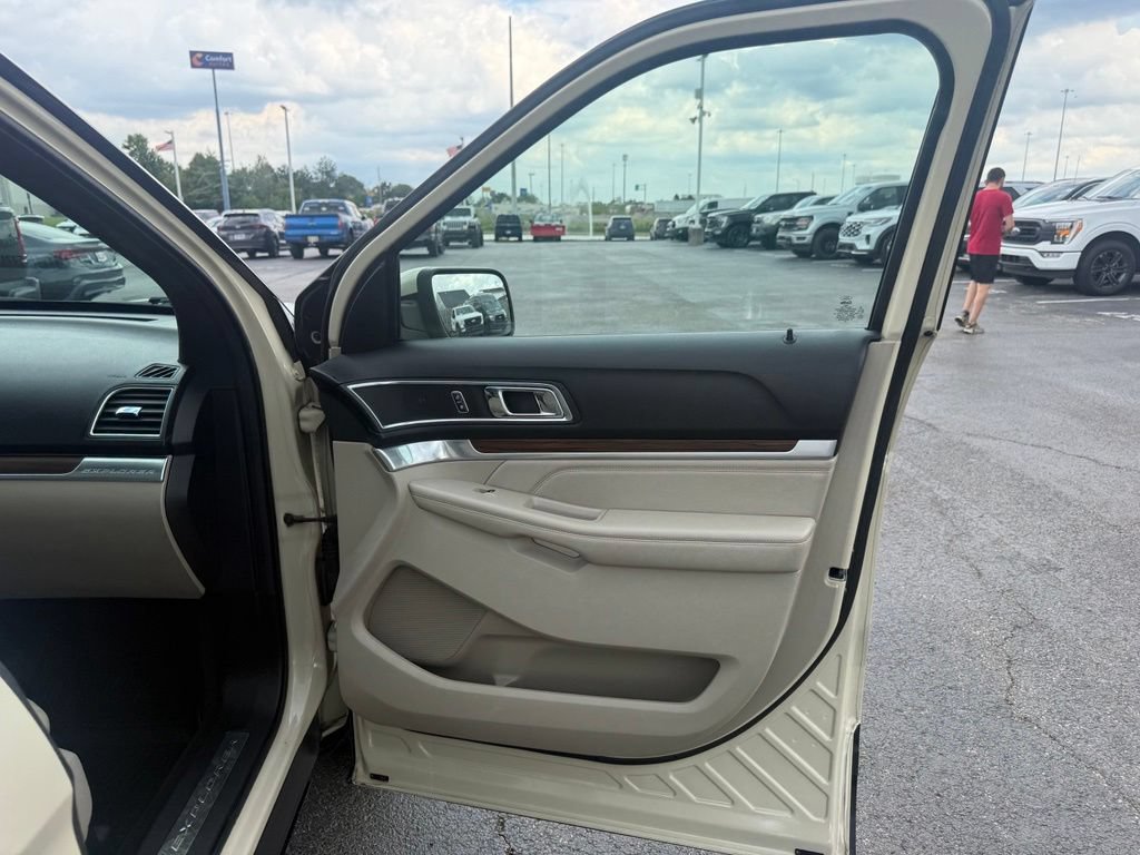 Used 2018 Ford Explorer Limited w/ Ford Safe & Smart Package AWD/4WD image 70