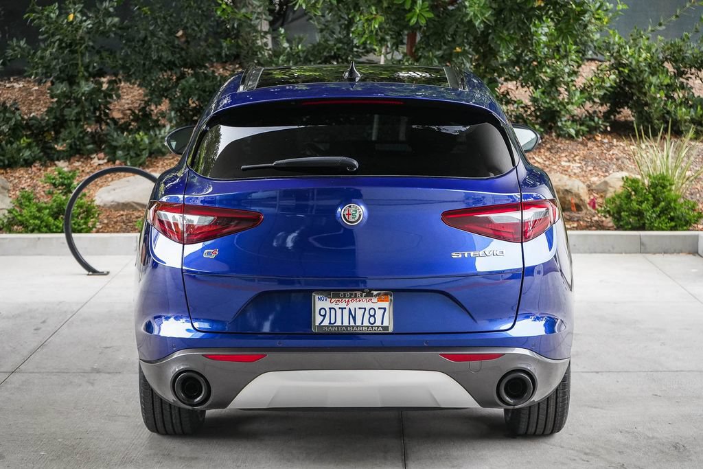 Used 2022 Alfa Romeo Stelvio Ti AWD/4WD image 5