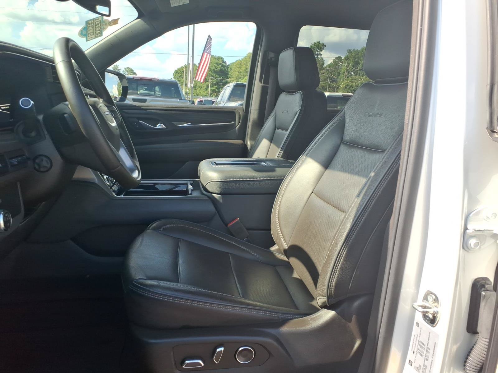 Used 2023 GMC Yukon Denali RWD image 20