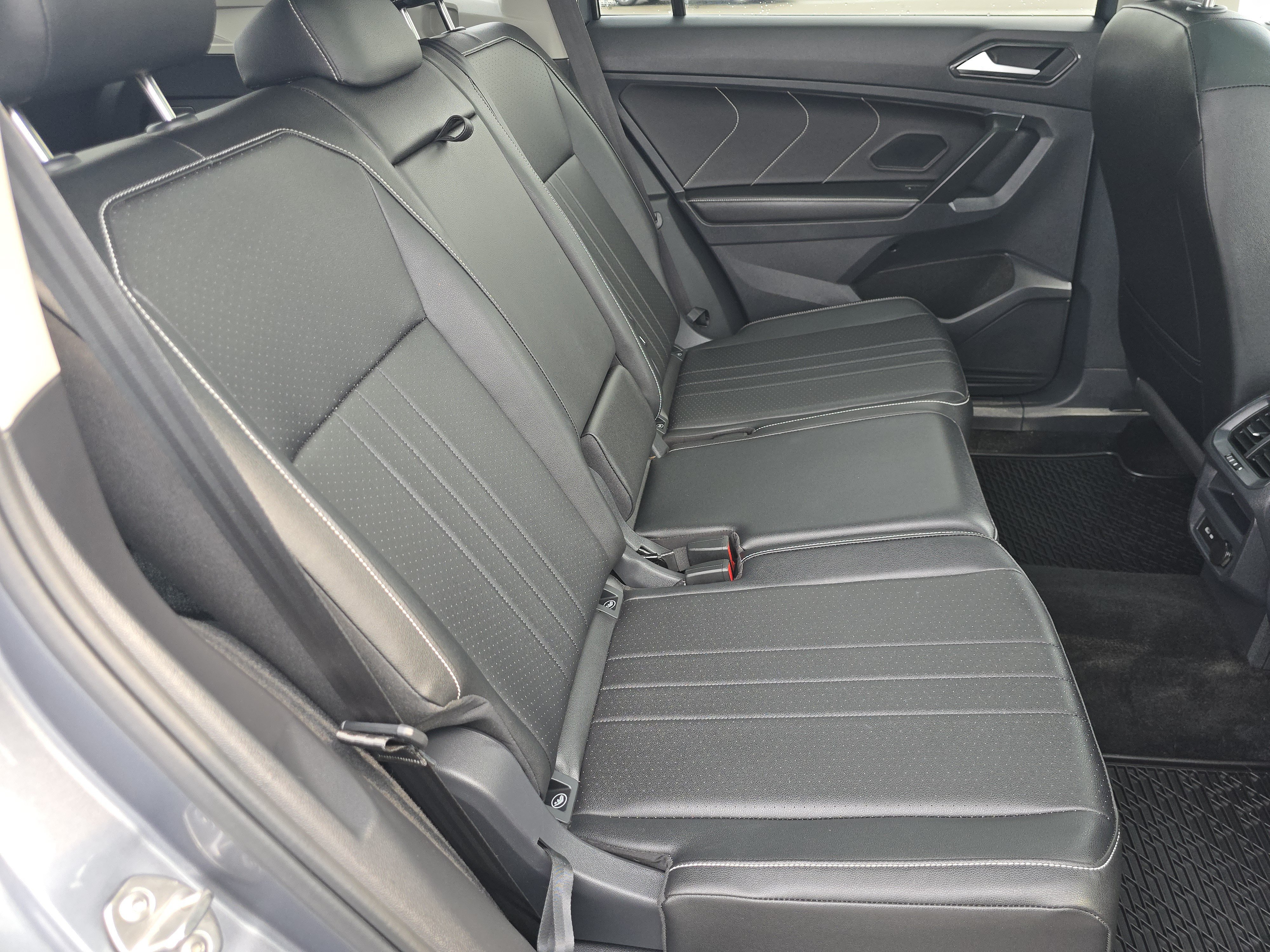 Certified 2023 Volkswagen Tiguan SE w/ Panoramic Sunroof Package AWD/4WD image 18