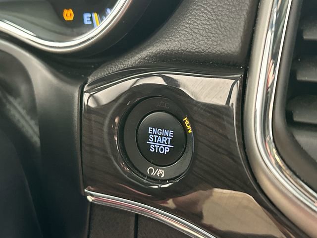 Used 2018 Jeep Grand Cherokee Overland AWD/4WD image 11