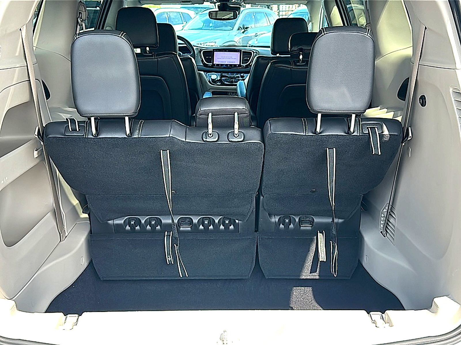 Used 2022 Chrysler Pacifica Touring-L image 23