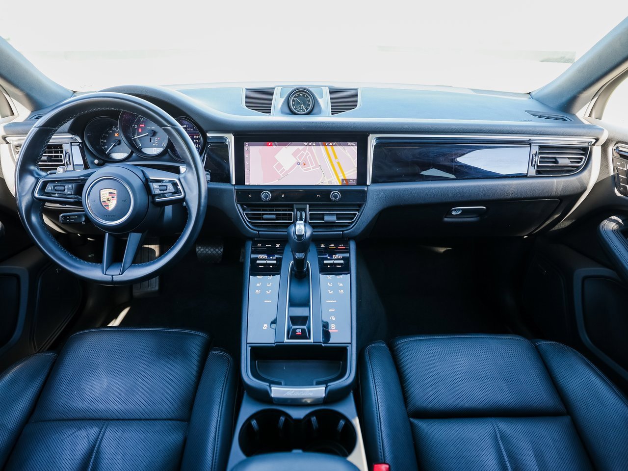 Certified 2022 Porsche Macan image 24