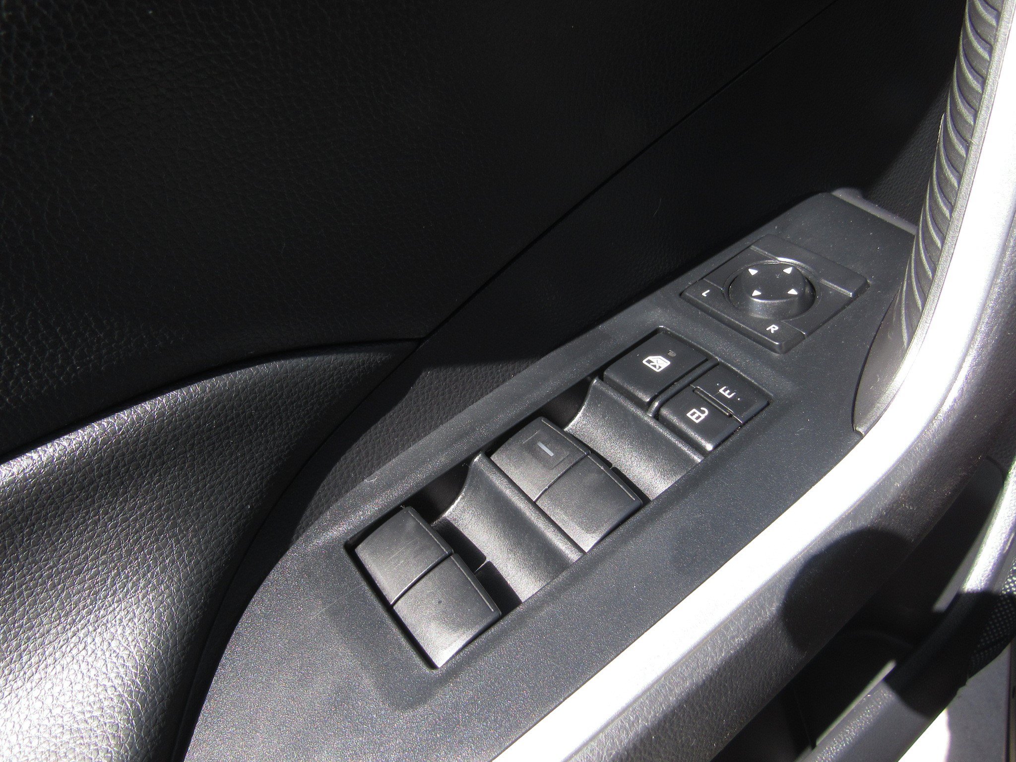 Used 2021 Toyota RAV4 XLE w/ XLE Grade Weather Package AWD/4WD image 22
